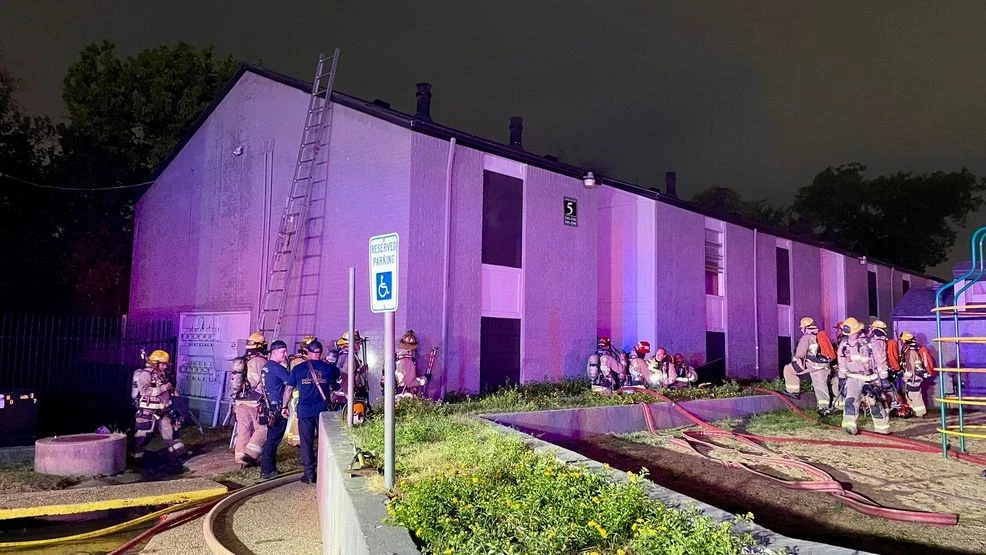 Kitchen fire displaces residents at North Austin apartment complex